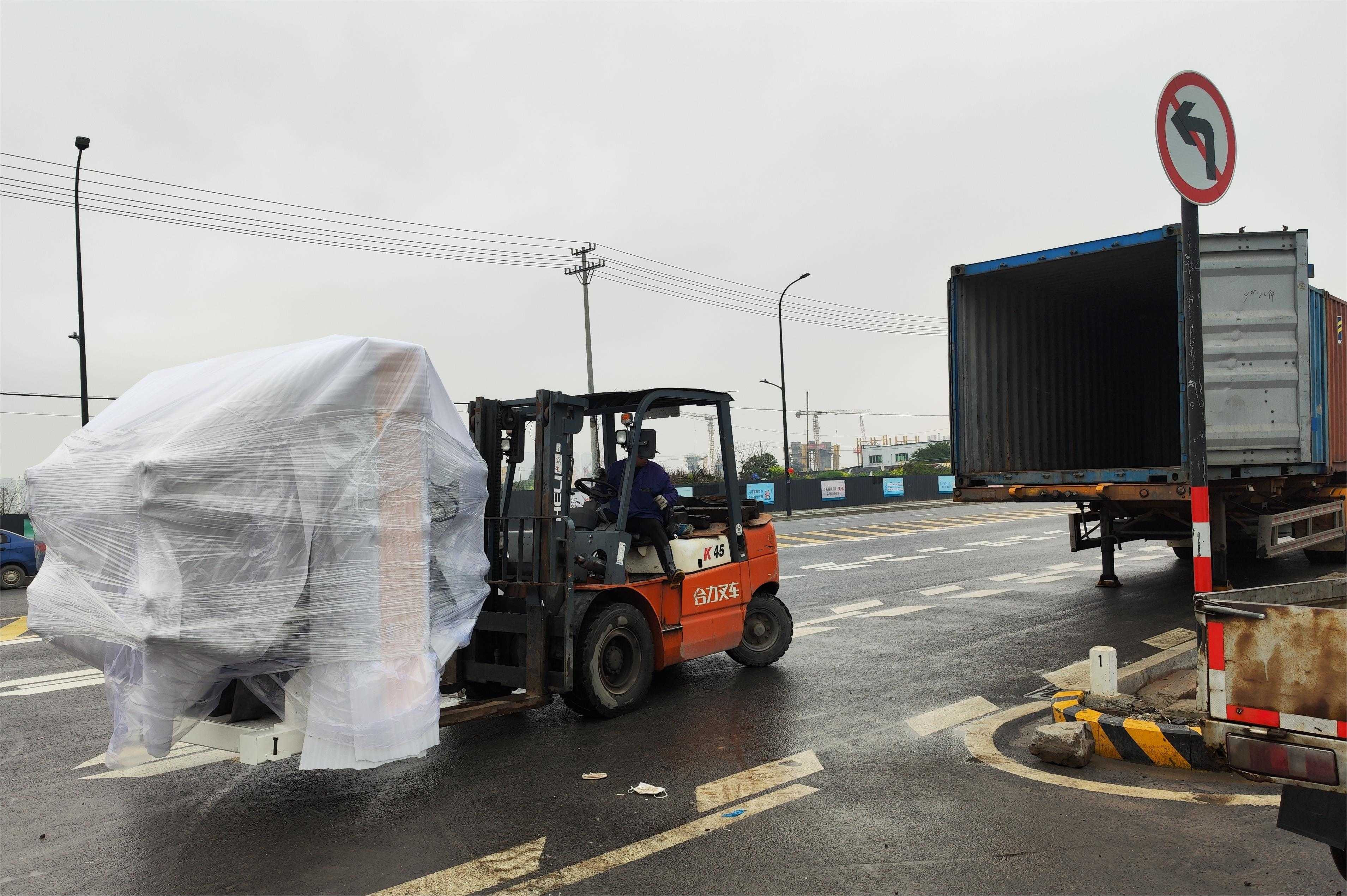 Russia customer four colors CI design flexo printing machine deliver goods.