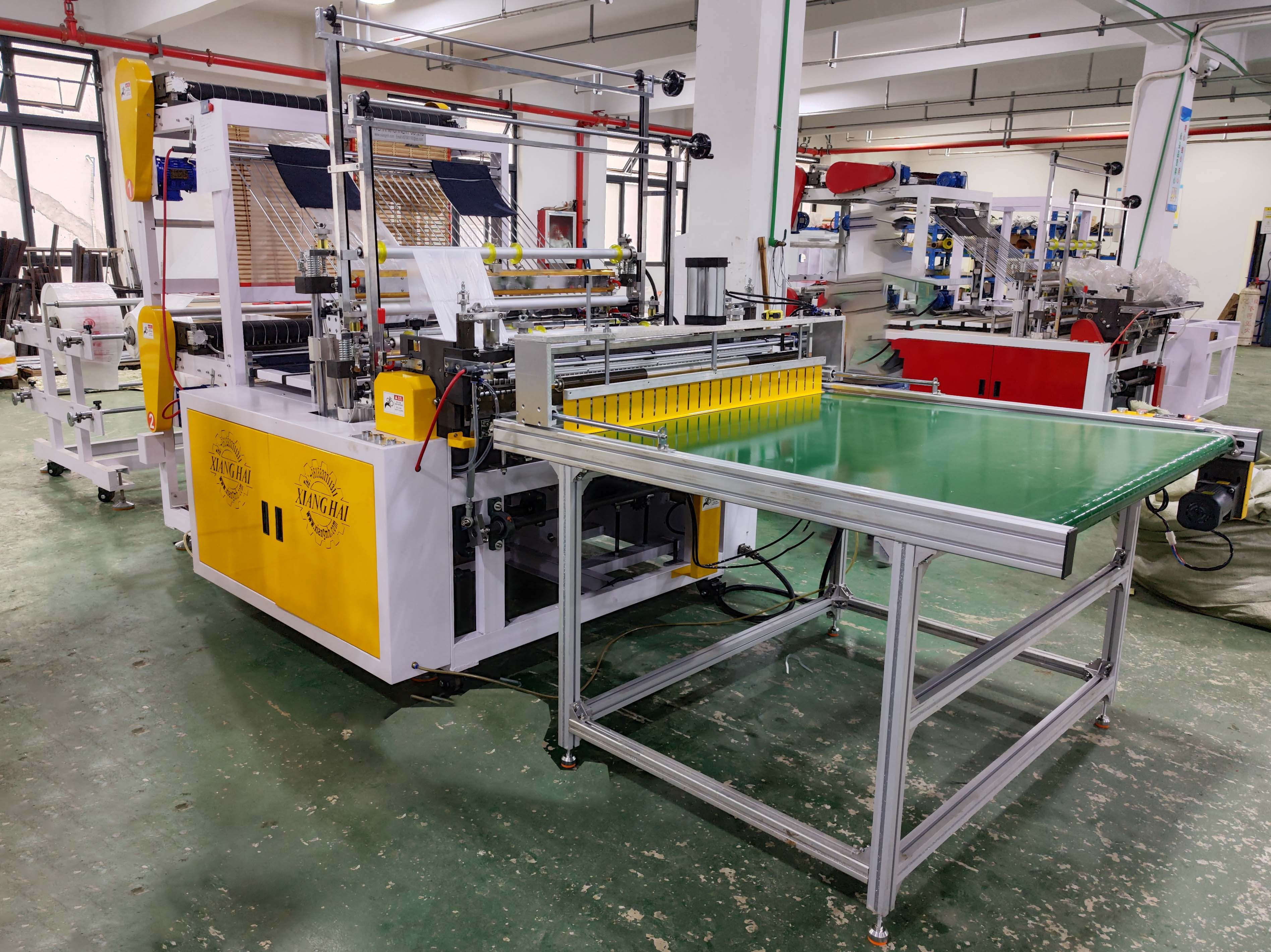 Moldova customer cold  cutting  bag  making  machine online test